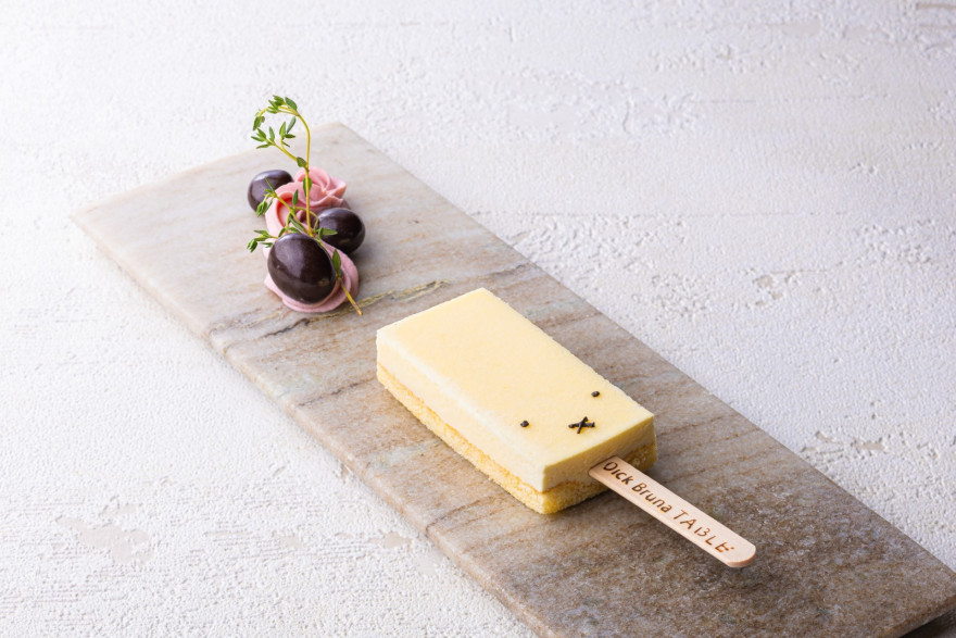 写真③Dick Bruna TABLE × VIEW BAR コラボレーションスイーツプレート