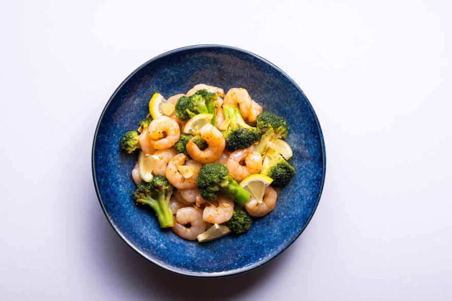 「エビとブロッコリーのガーリックソテー」