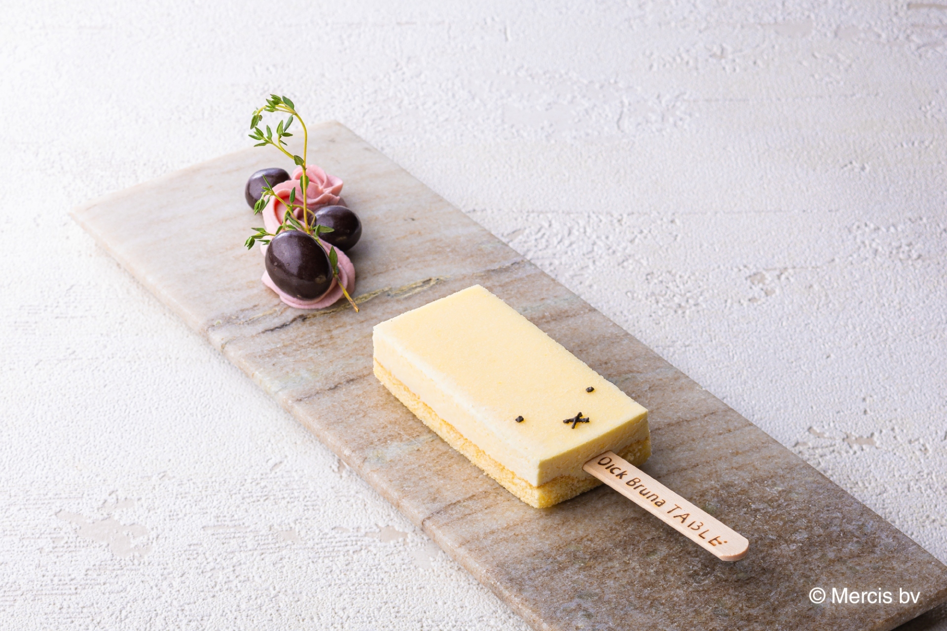 写真：Dick Bruna TABLE × VIEW BAR　コラボレーションスイーツプレート
