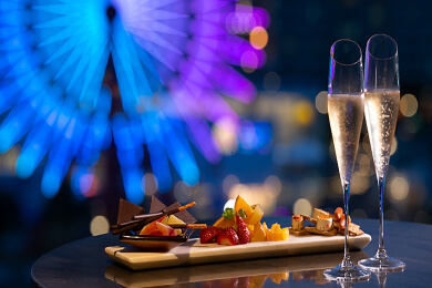 写真：神戸の夜景を見ながらお召し上がり頂けるお酒やお食事